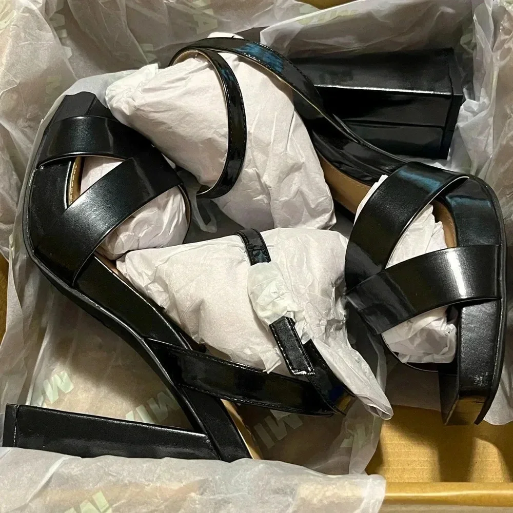 Mia Eloise Block heel sandals black size 8M secure ankle strap contoured footbed